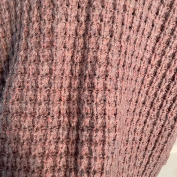 Express Cutout Shoulder Sweater - Picture 9 of 10